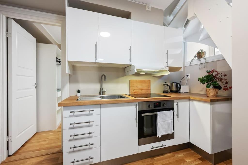 New! Modern City Apt: Central W/ Private Entrence เบอร์เกน ภายนอก รูปภาพ